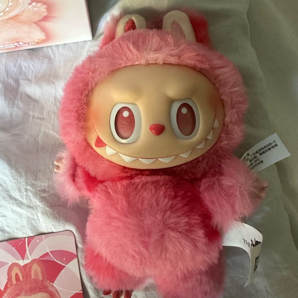 AUTHENTIC Labubu - Big Into Energy- LOVE